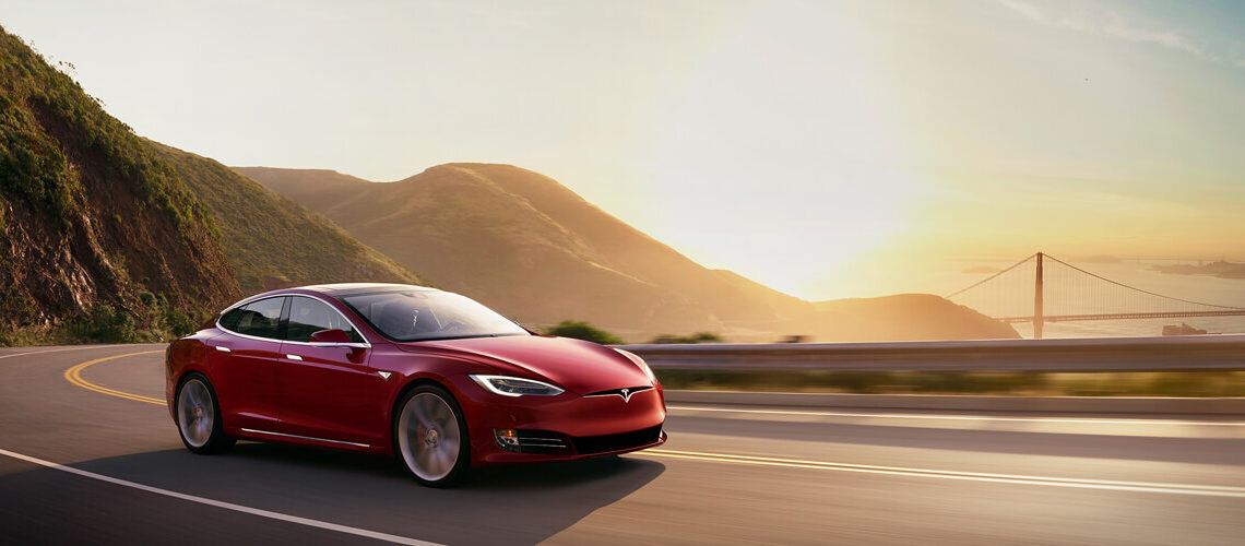 Tesla отзывает 2 млн. электромобилей для замены нескольких пикселей на дисплее
