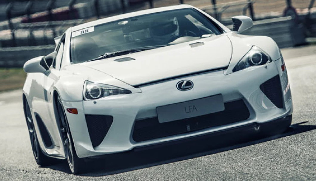 Ремонт редкого суперкара Lexus LFA может обойтись в 500 000 долларов США