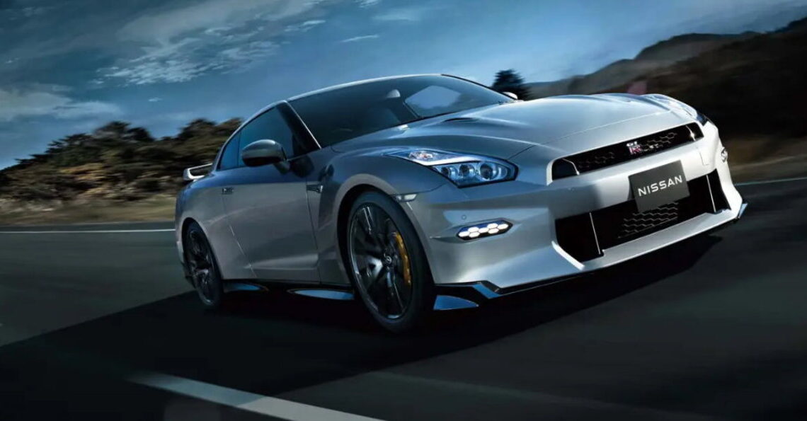 Nissan выпустит ограниченную версию спорткара Nissan GT-R синим салоном